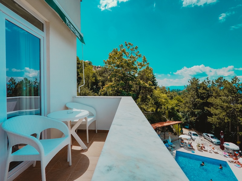 DOUBLE OR TWIN ROOM WITH LAKE VIEW