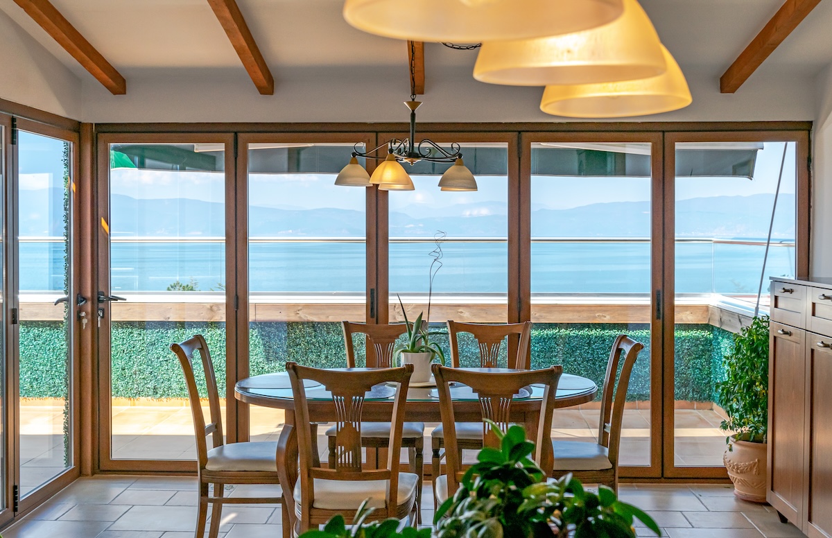 DELUXE SUITE WITH LAKE VIEW